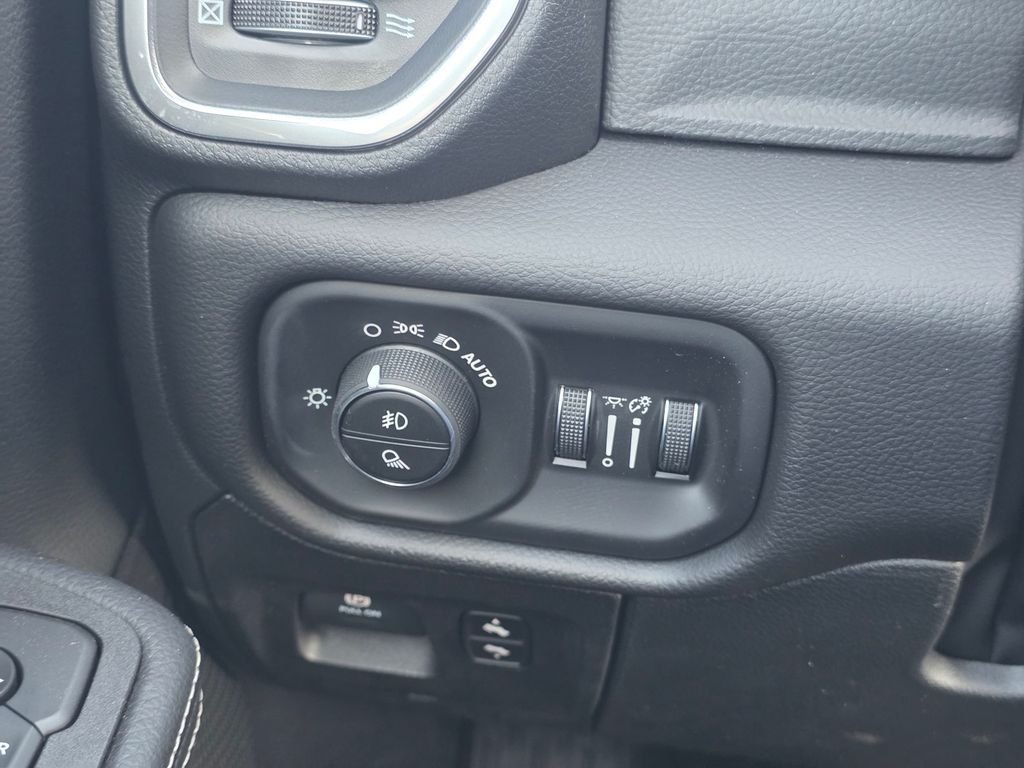 New 2026 RAM 1500 Laramie w/ Sport Appearance Package AWD/4WD image 21