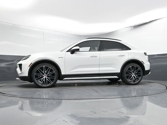 New 2024 Porsche Macan 4 Electric image 31