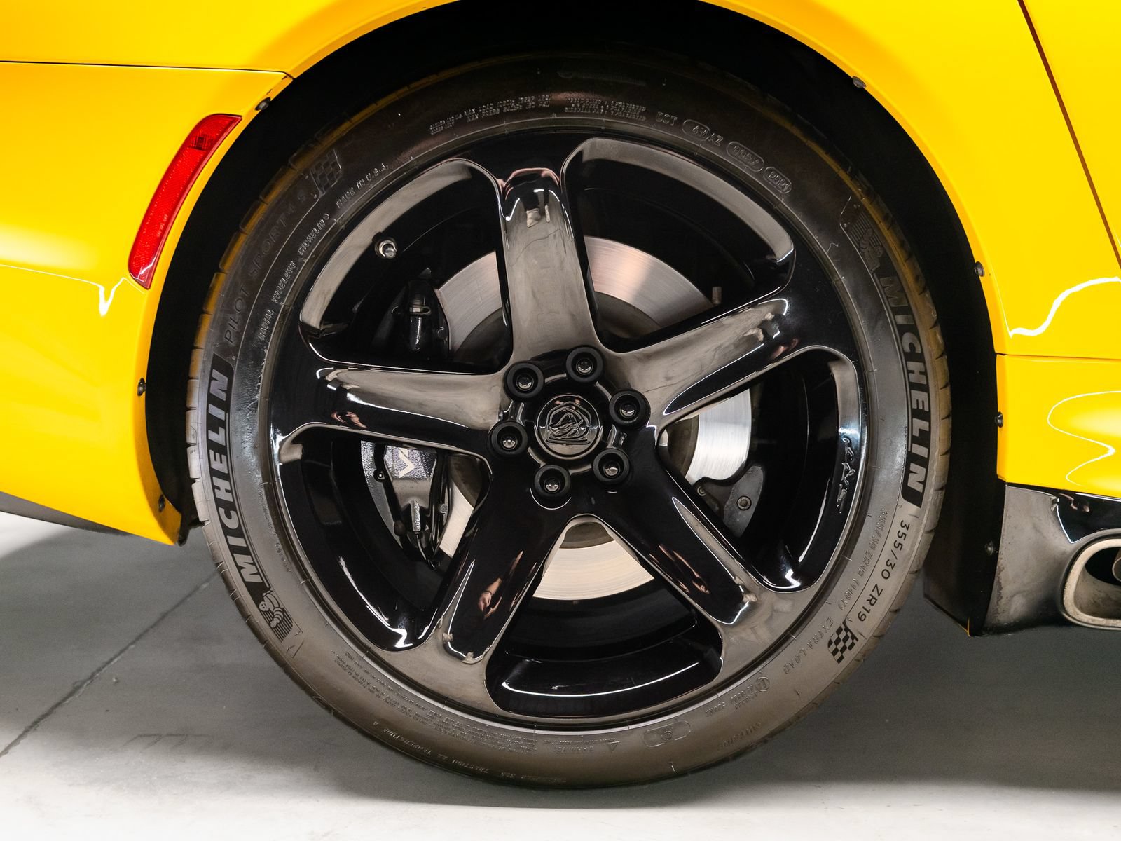 Used 2014 SRT Viper SRT-10 w/ Grand Touring Package RWD image 27
