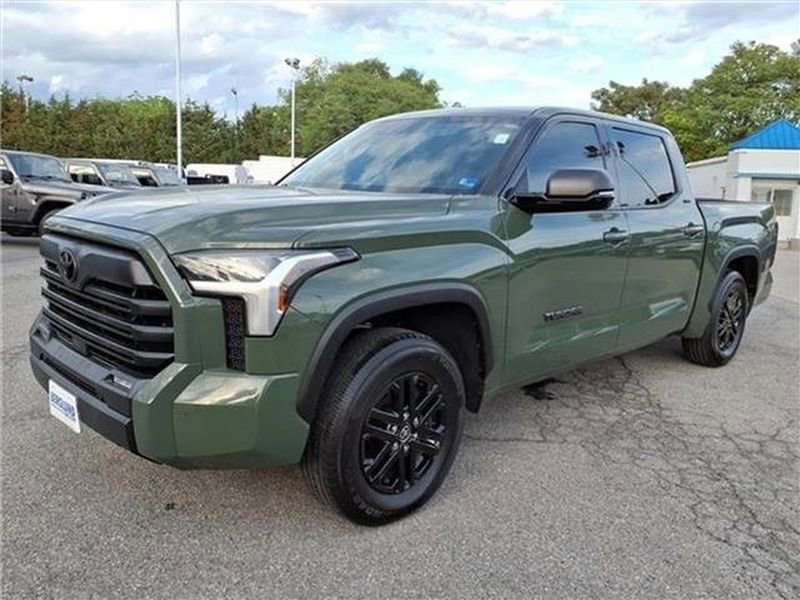 Used 2022 Toyota Tundra SR5 w/ SR5 Premium Package AWD/4WD image 42