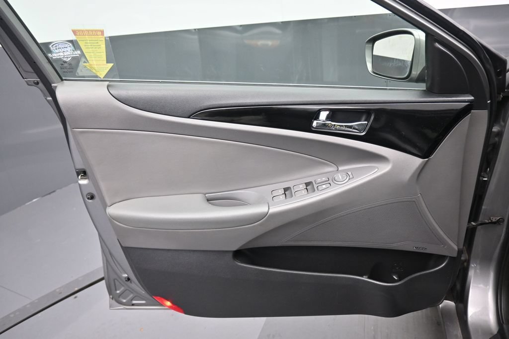 Used 2013 Hyundai Sonata Limited w/ Premium Pkg FWD image 9