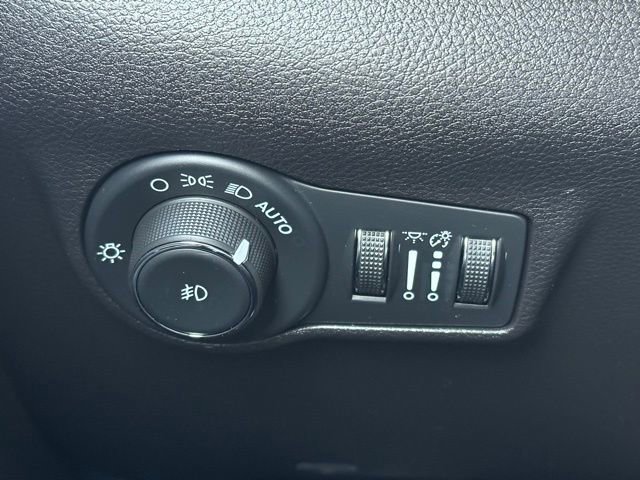 Used 2024 Jeep Compass Limited image 18