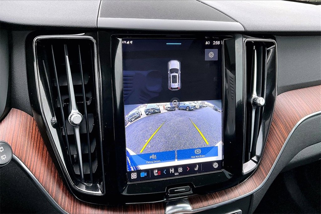 Used 2023 Volvo XC60 B5 Plus image 13