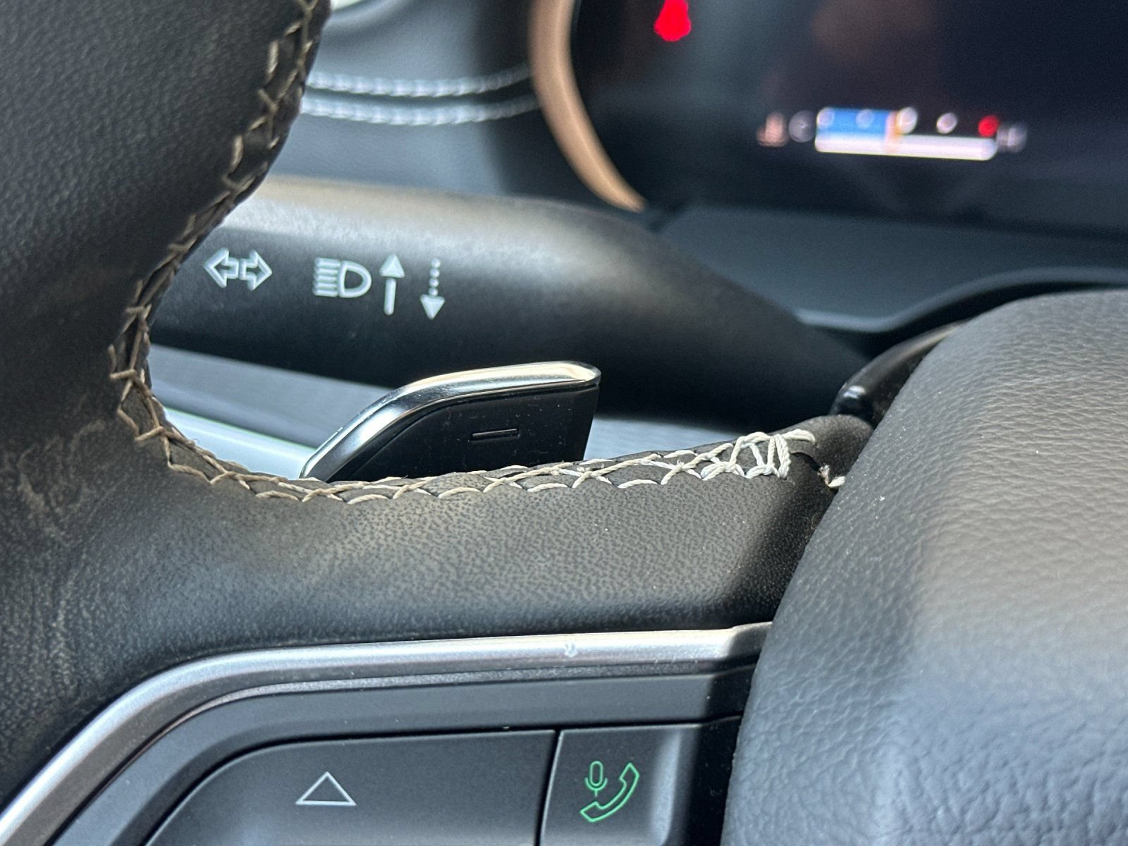 Used 2023 Jeep Grand Cherokee Altitude RWD image 29