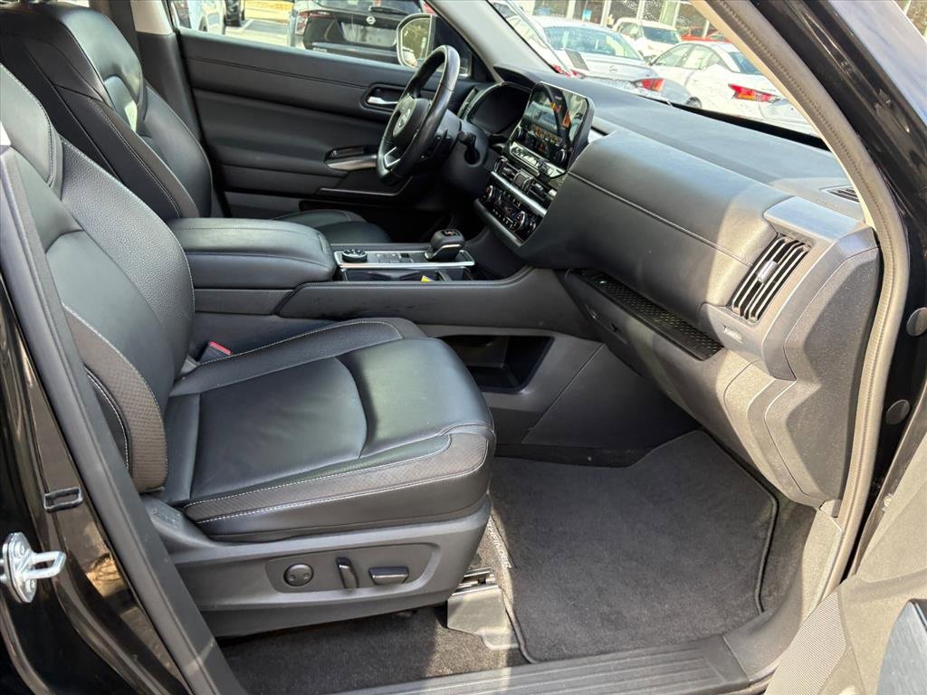 Used 2024 Nissan Pathfinder SL image 19