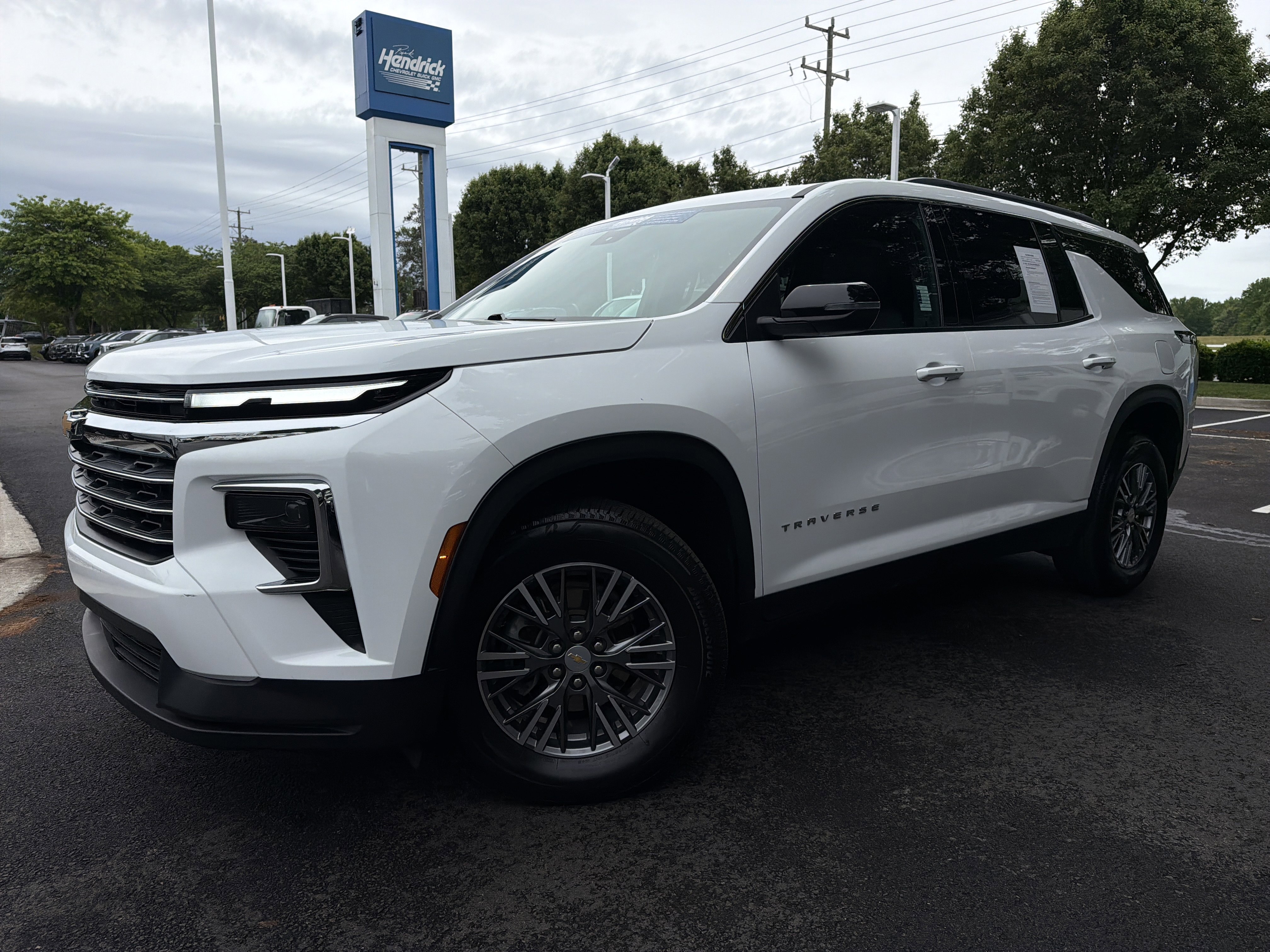 Used 2025 Chevrolet Traverse LT AWD/4WD image 5