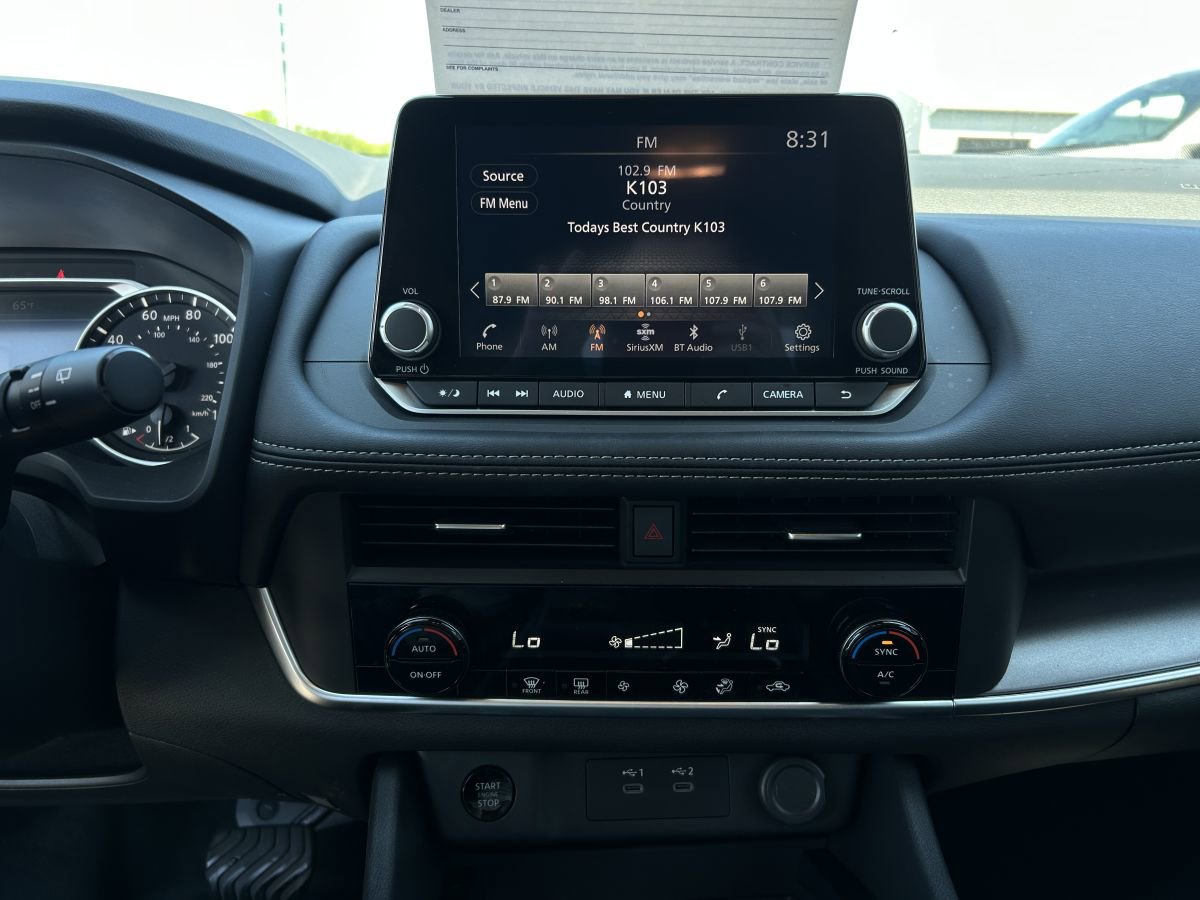 Used 2025 Nissan Rogue SV FWD image 9