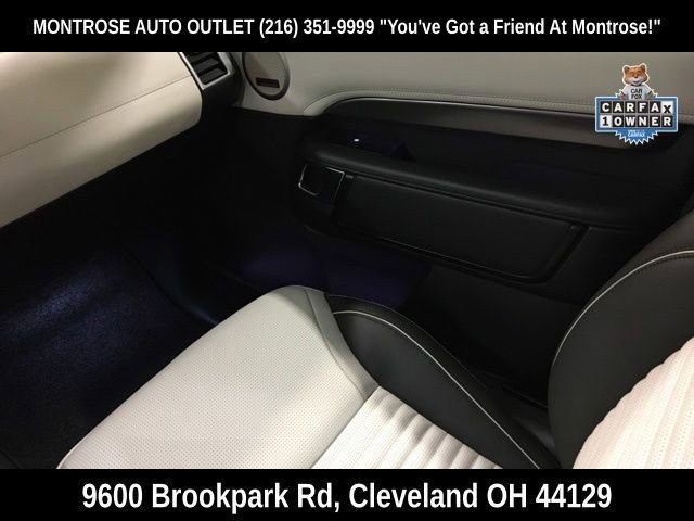 Used 2024 Land Rover Discovery Metropolitan Edition image 29