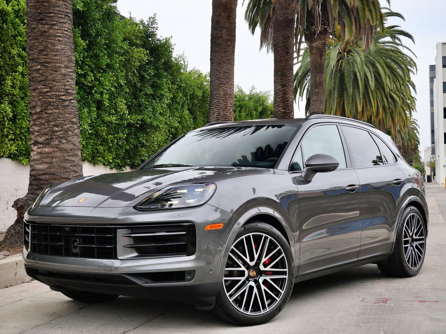 Used 2025 Porsche Cayenne S image 3