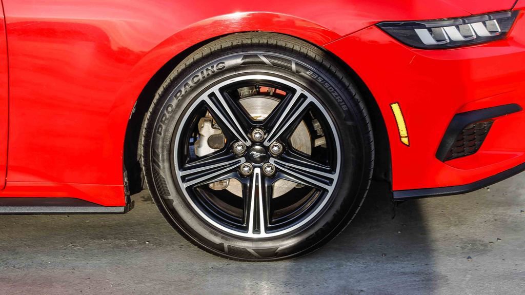 Used 2024 Ford Mustang Convertible RWD image 11
