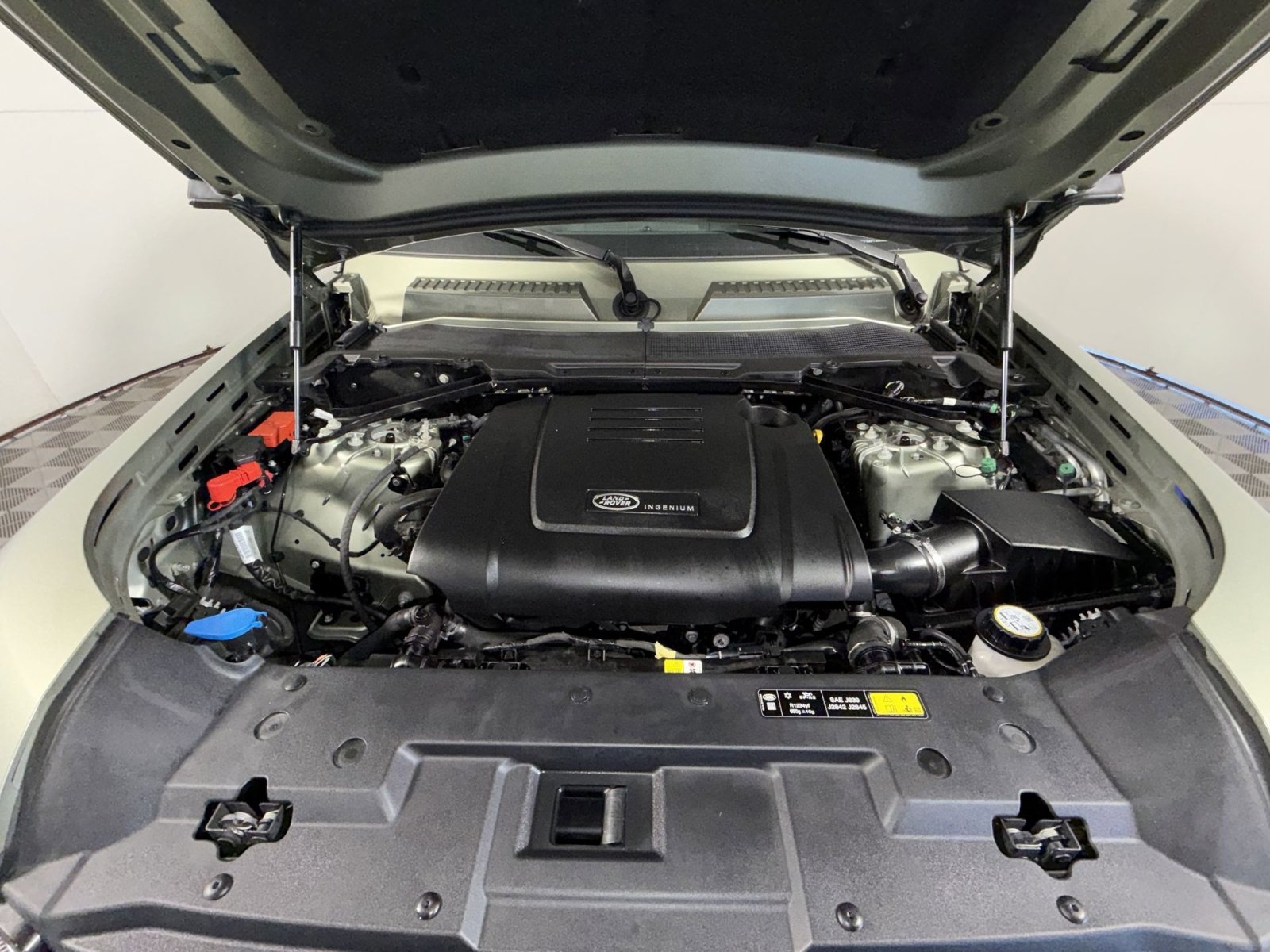 Used 2025 Land Rover Defender 110 S image 28