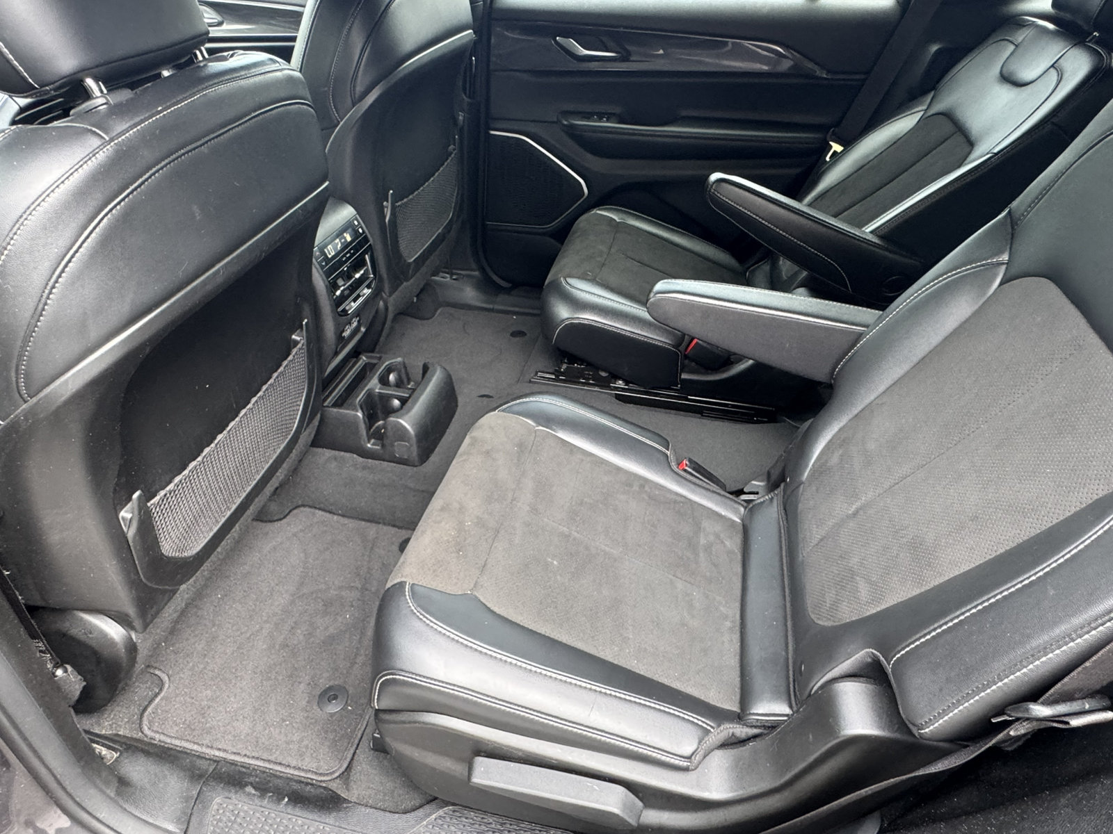 Used 2022 Jeep Grand Cherokee L Laredo AWD/4WD image 21