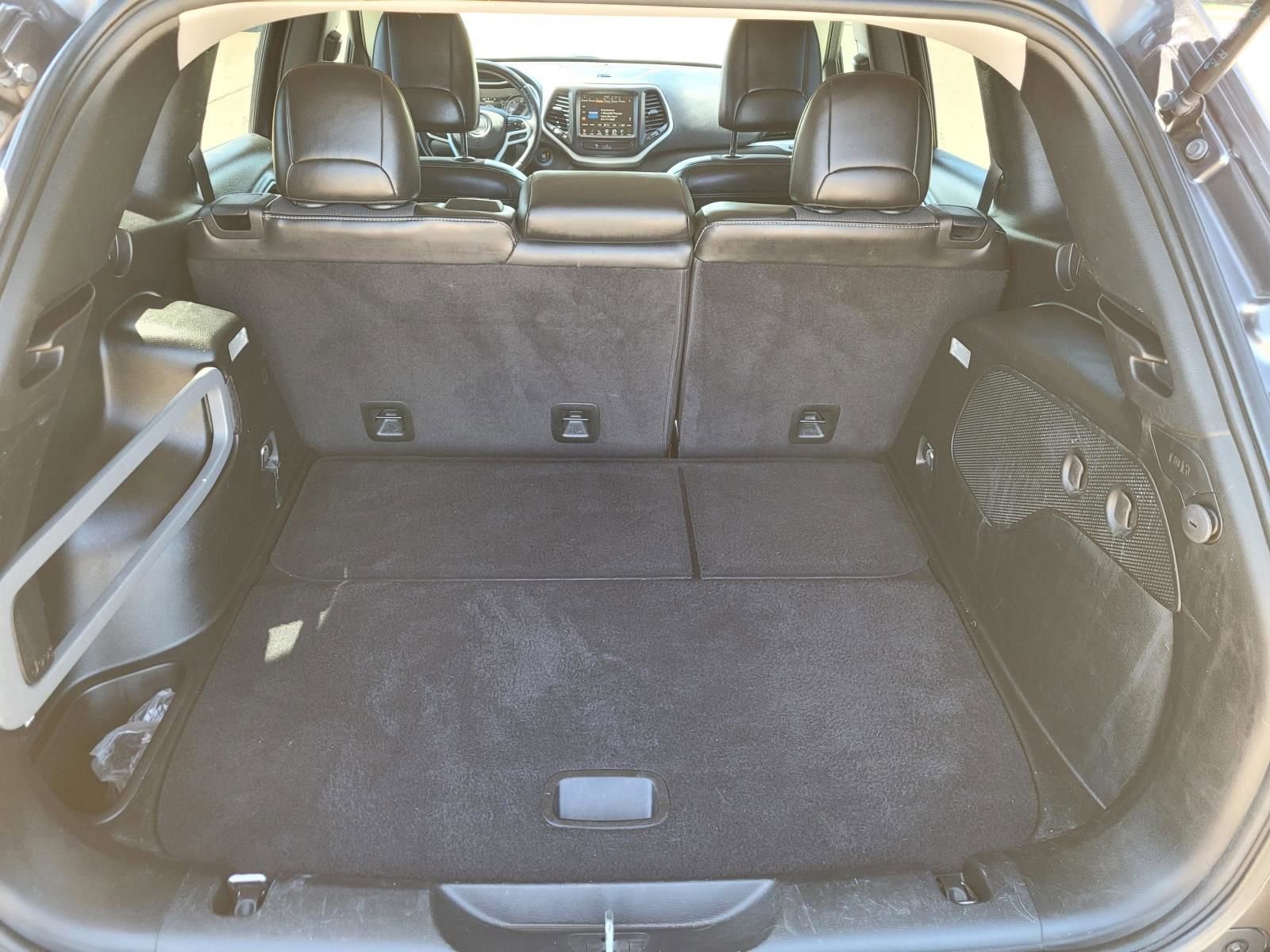 Used 2018 Jeep Cherokee Latitude Plus FWD image 13