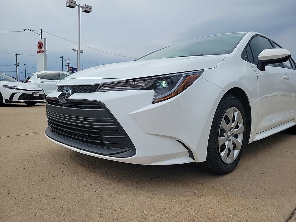 Used 2025 Toyota Corolla LE image 15
