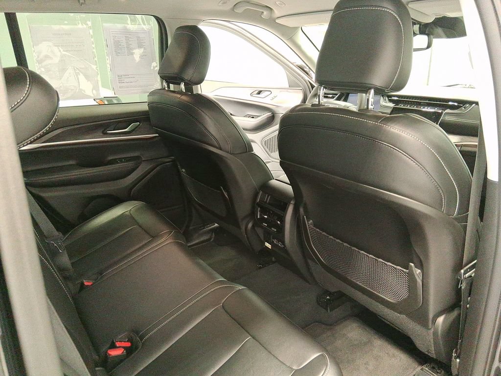 Used 2023 Jeep Grand Cherokee Limited AWD/4WD image 43