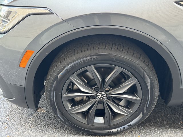Used 2023 Volkswagen Tiguan SE w/ Panoramic Sunroof Package AWD/4WD image 29