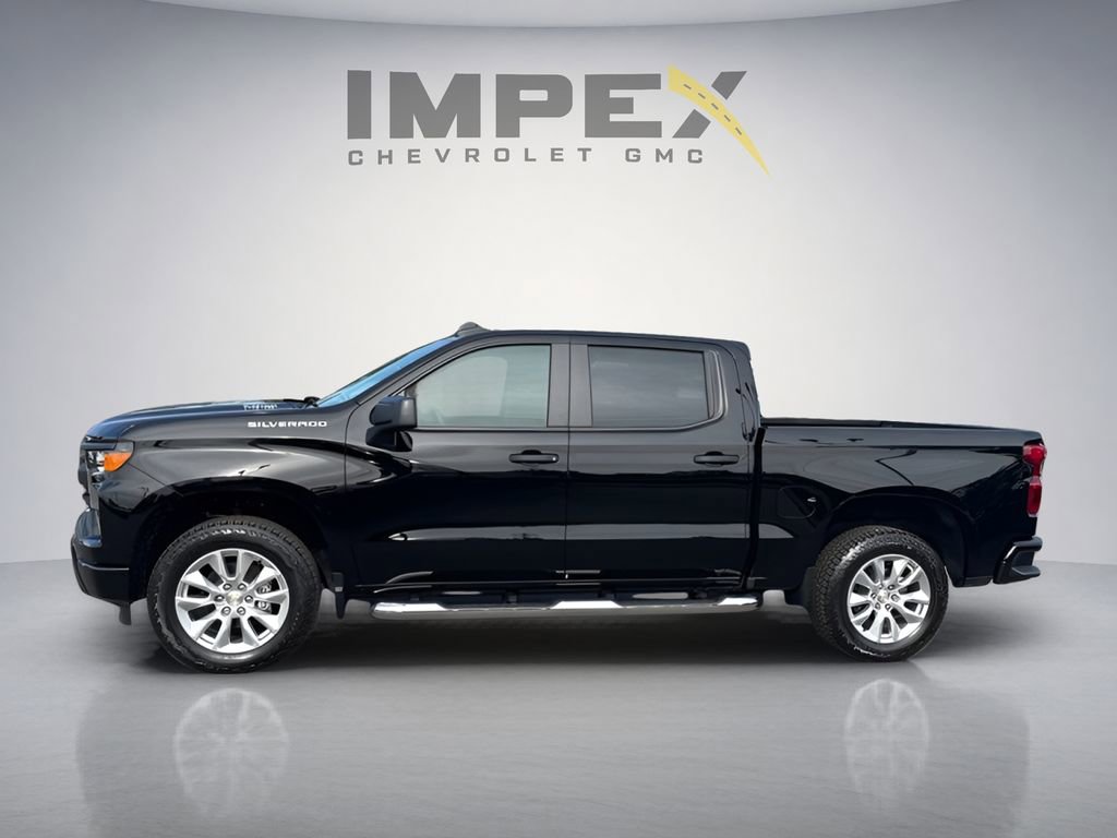 Used 2026 Chevrolet Silverado 1500 Custom RWD image 2