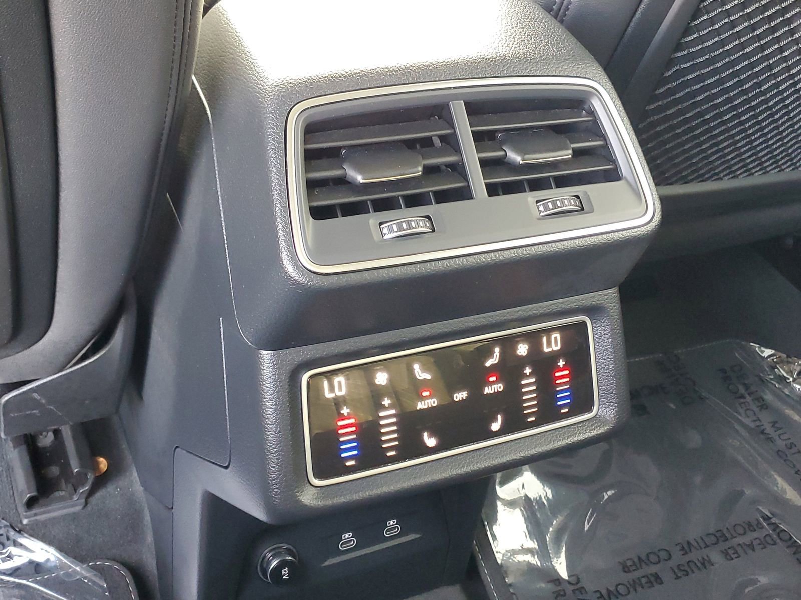 Used 2023 Audi e-tron Premium Plus w/ Premium Plus Package image 13