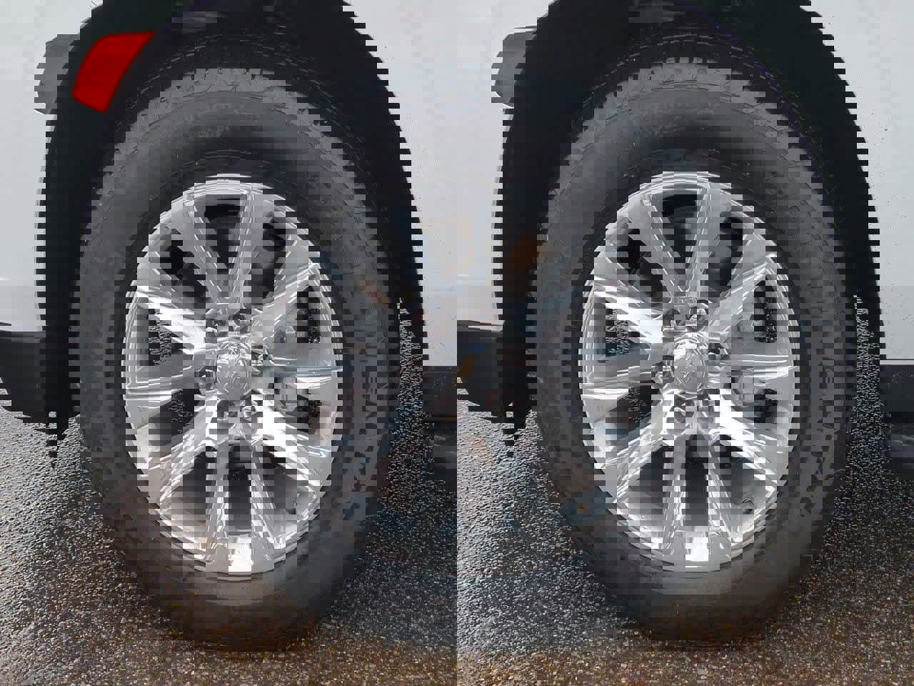 Used 2023 Chevrolet Suburban Premier image 12