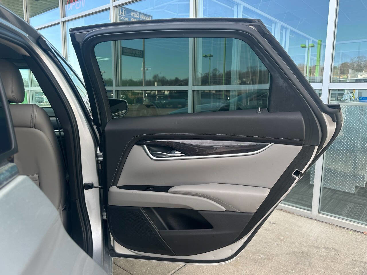 Used 2017 Cadillac XTS Luxury image 42