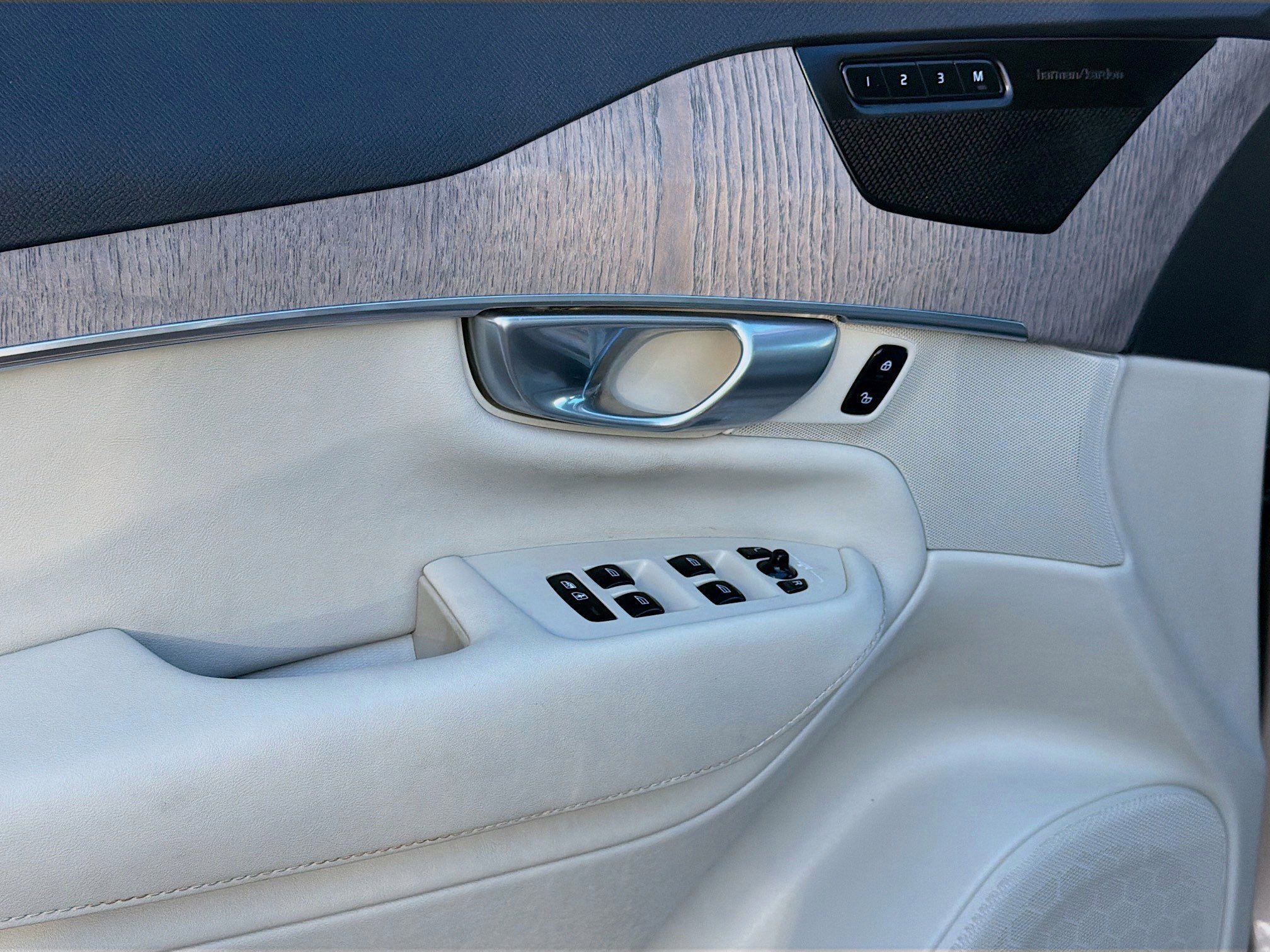 Used 2023 Volvo XC90 B6 Plus w/ Protection Package Premier image 17