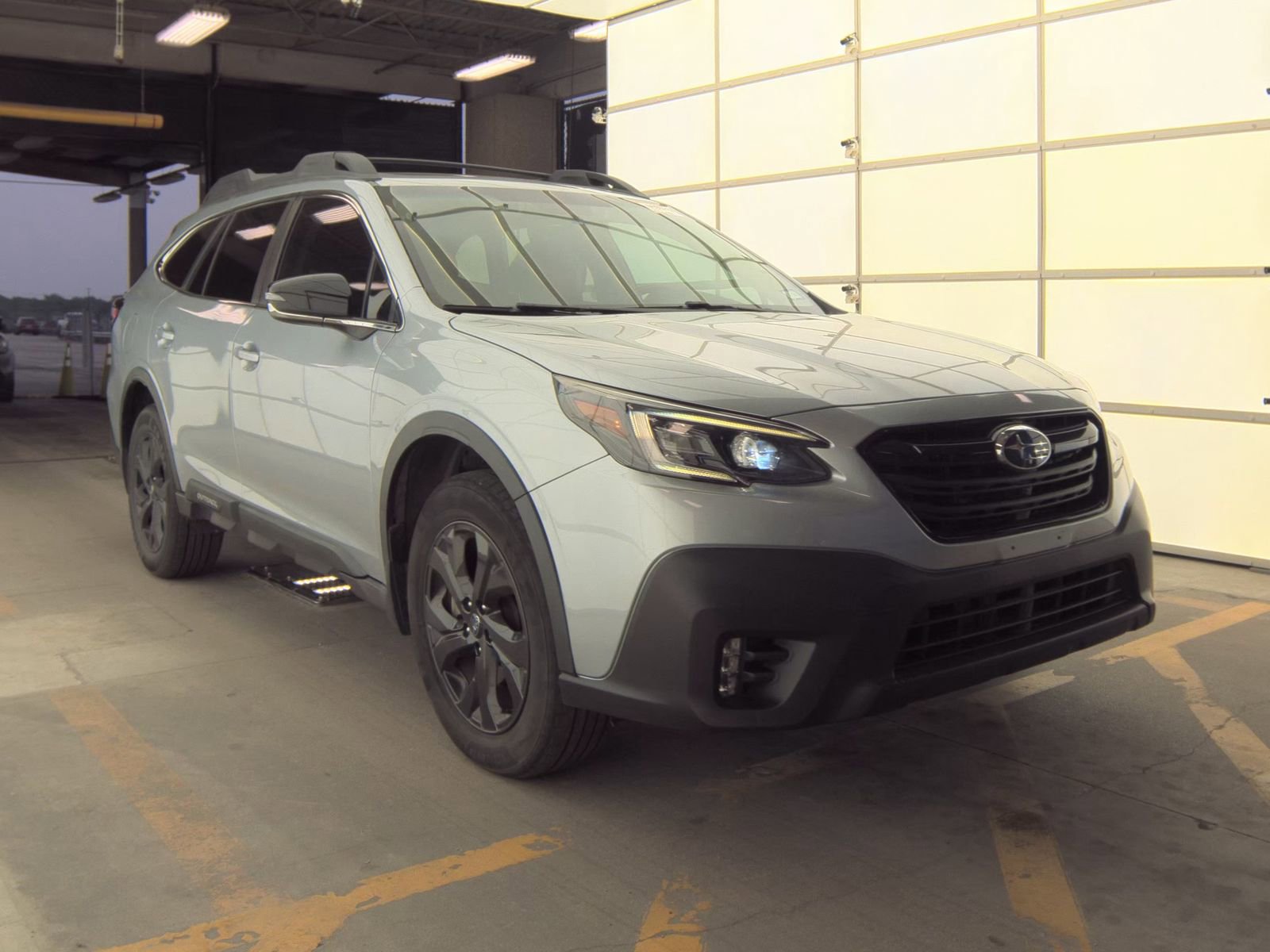 Used 2021 Subaru Outback Onyx Edition XT w/ Popular Package #2 AWD/4WD image 2