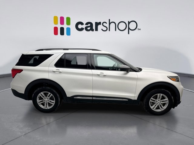 Used 2023 Ford Explorer XLT image 3