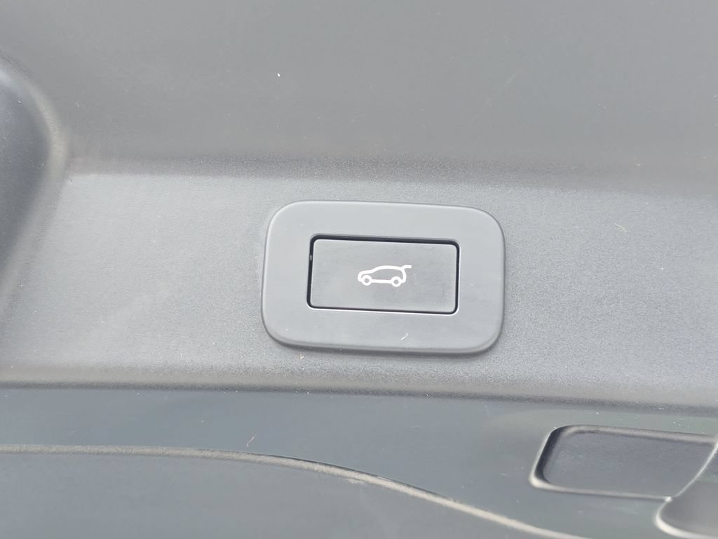 Certified 2025 Jaguar F-PACE R-Dynamic S AWD/4WD image 13