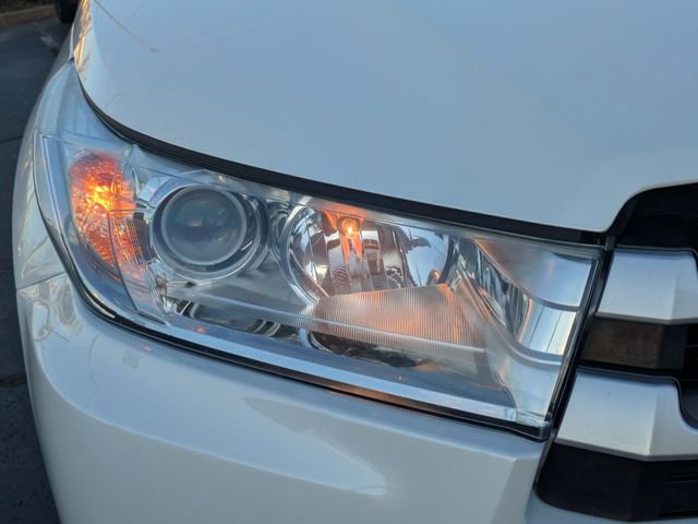 Used 2019 Toyota Highlander LE FWD image 10