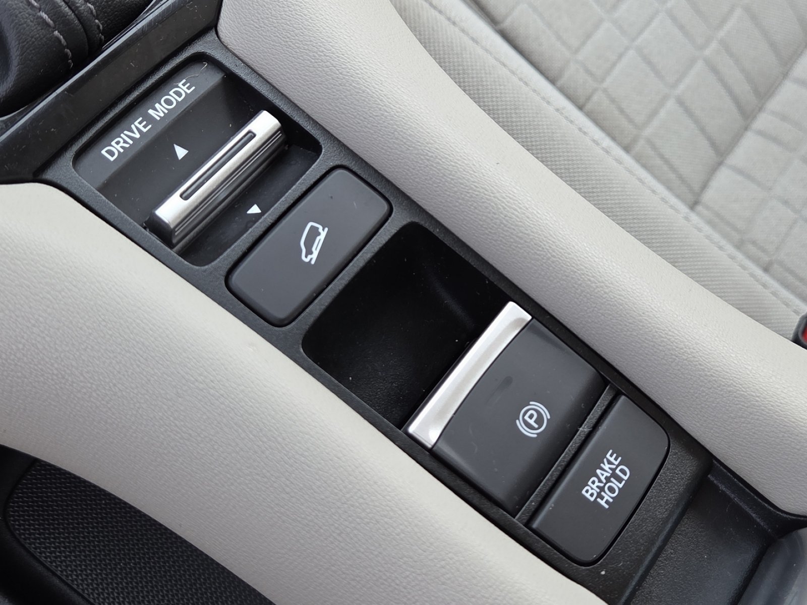 Certified 2024 Honda HR-V LX image 4
