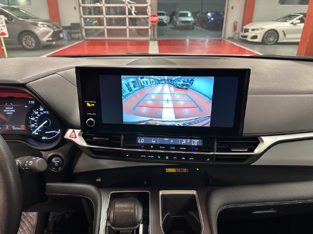 Certified 2025 Toyota Sienna XLE FWD image 21