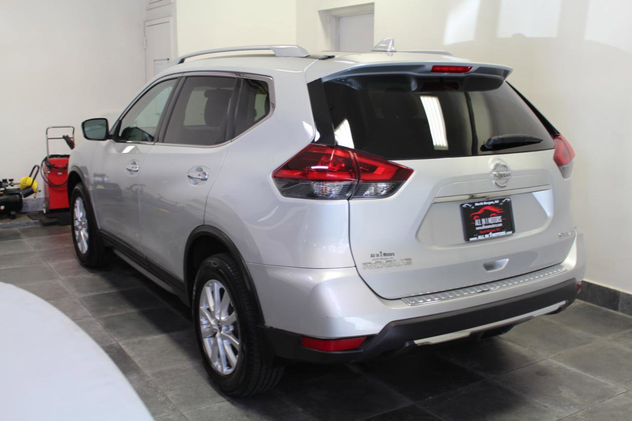 Used 2018 Nissan Rogue SV image 4