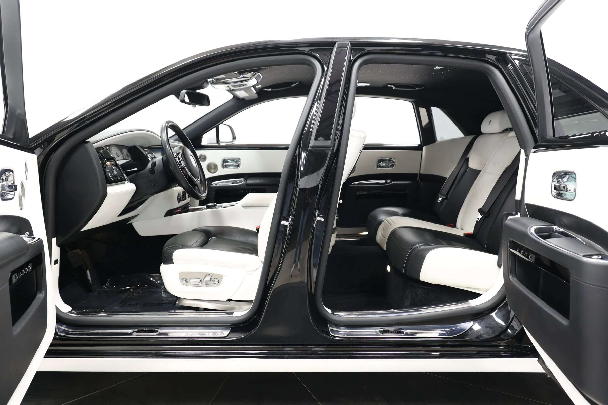 Used 2017 Rolls-Royce Ghost Series II Sedan 4D image 60