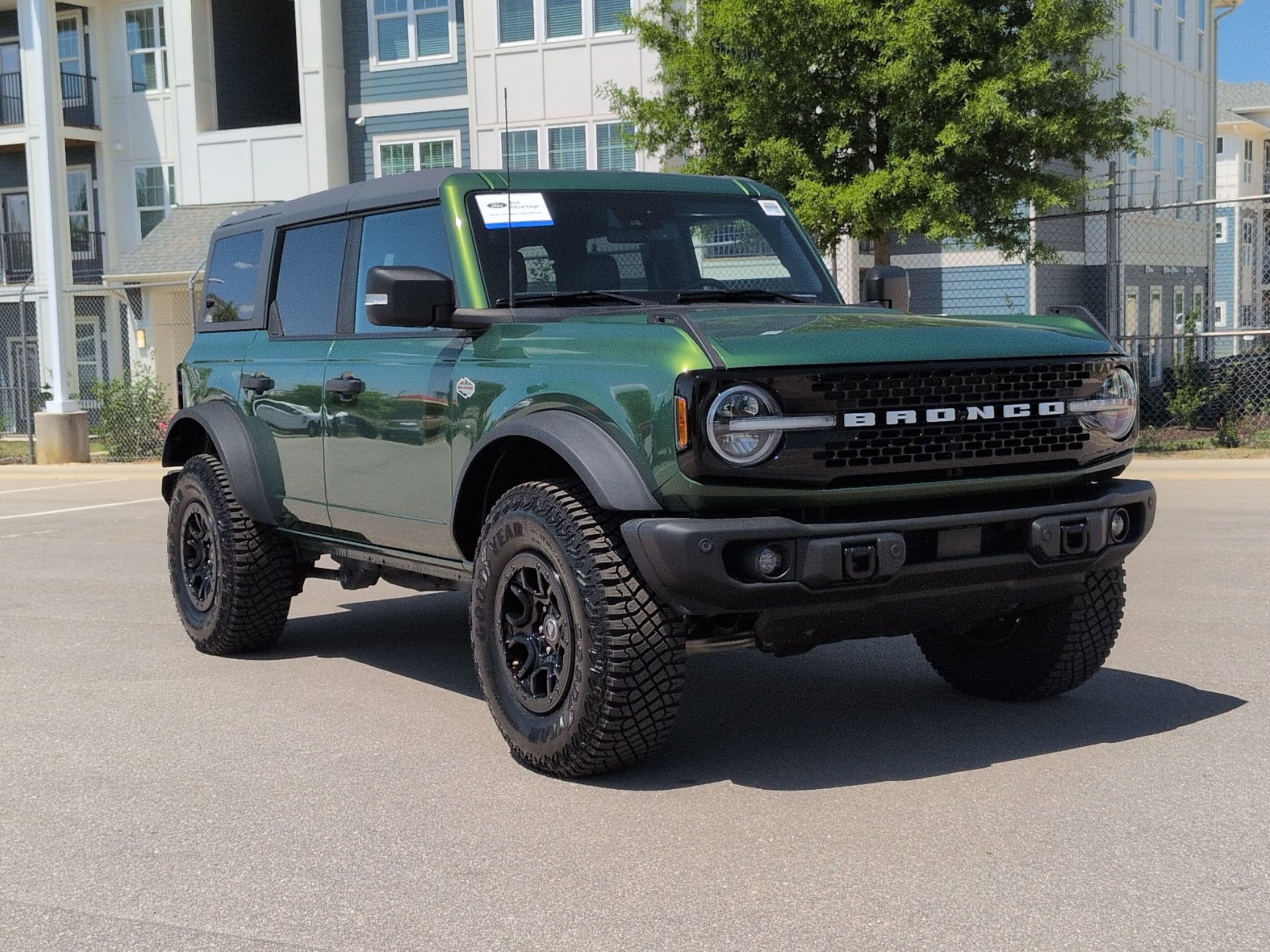 Used 2023 Ford Bronco Wildtrak AWD/4WD image 1