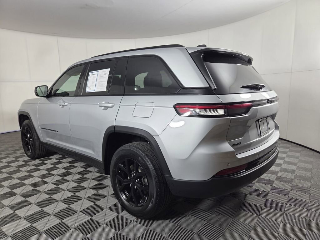 Certified 2024 Jeep Grand Cherokee Altitude image 7