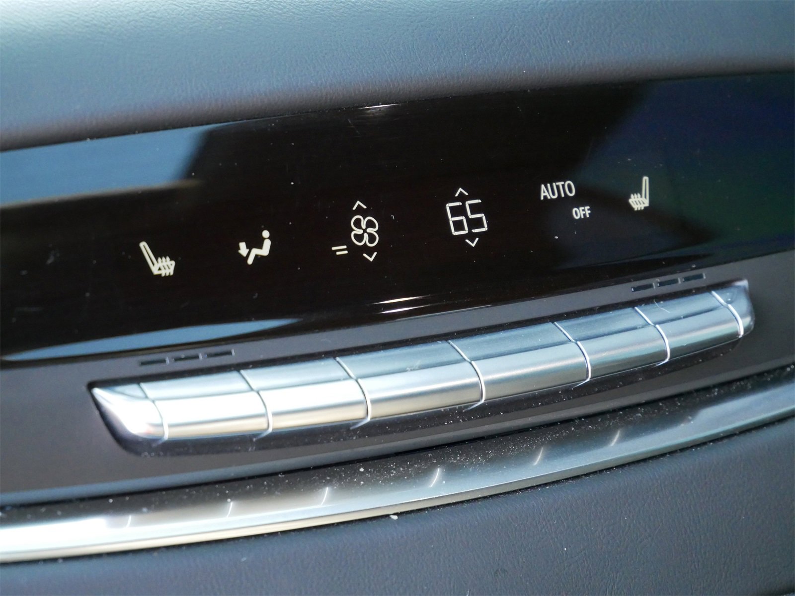 Used 2021 Cadillac Escalade Premium Luxury w/ Performance Package image 13