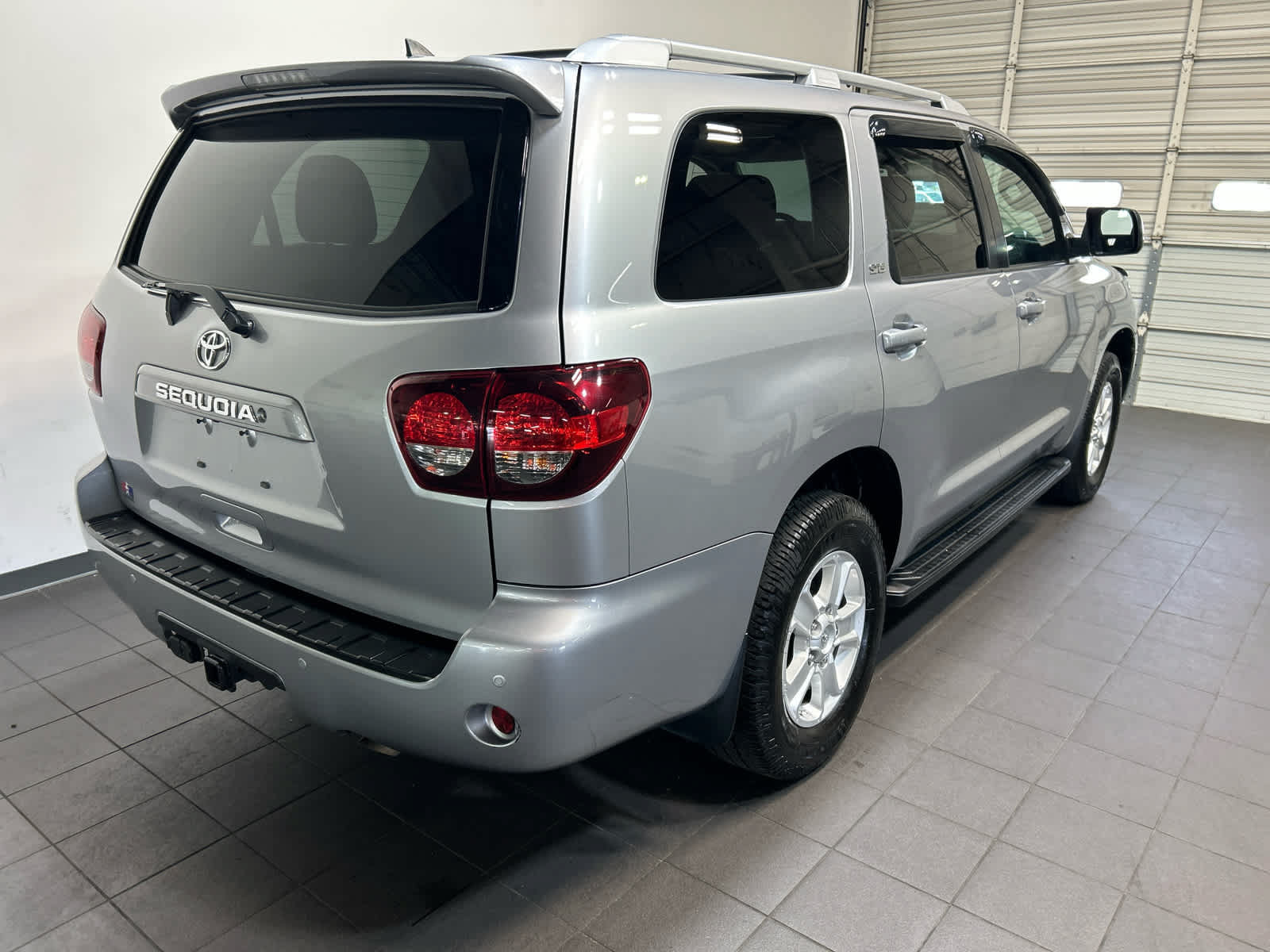 Used 2018 Toyota Sequoia SR5 w/ Premium Package AWD/4WD image 3