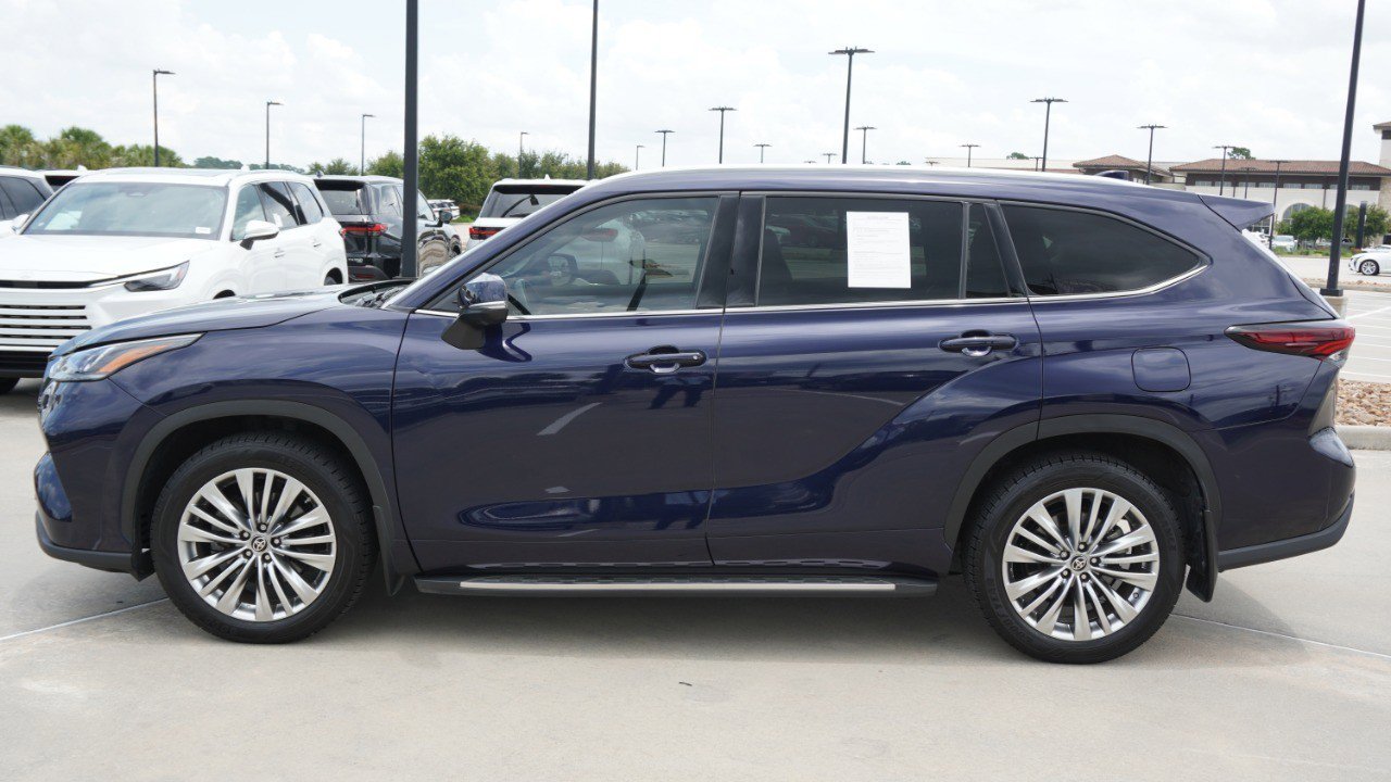 Used 2024 Toyota Highlander Platinum FWD image 5