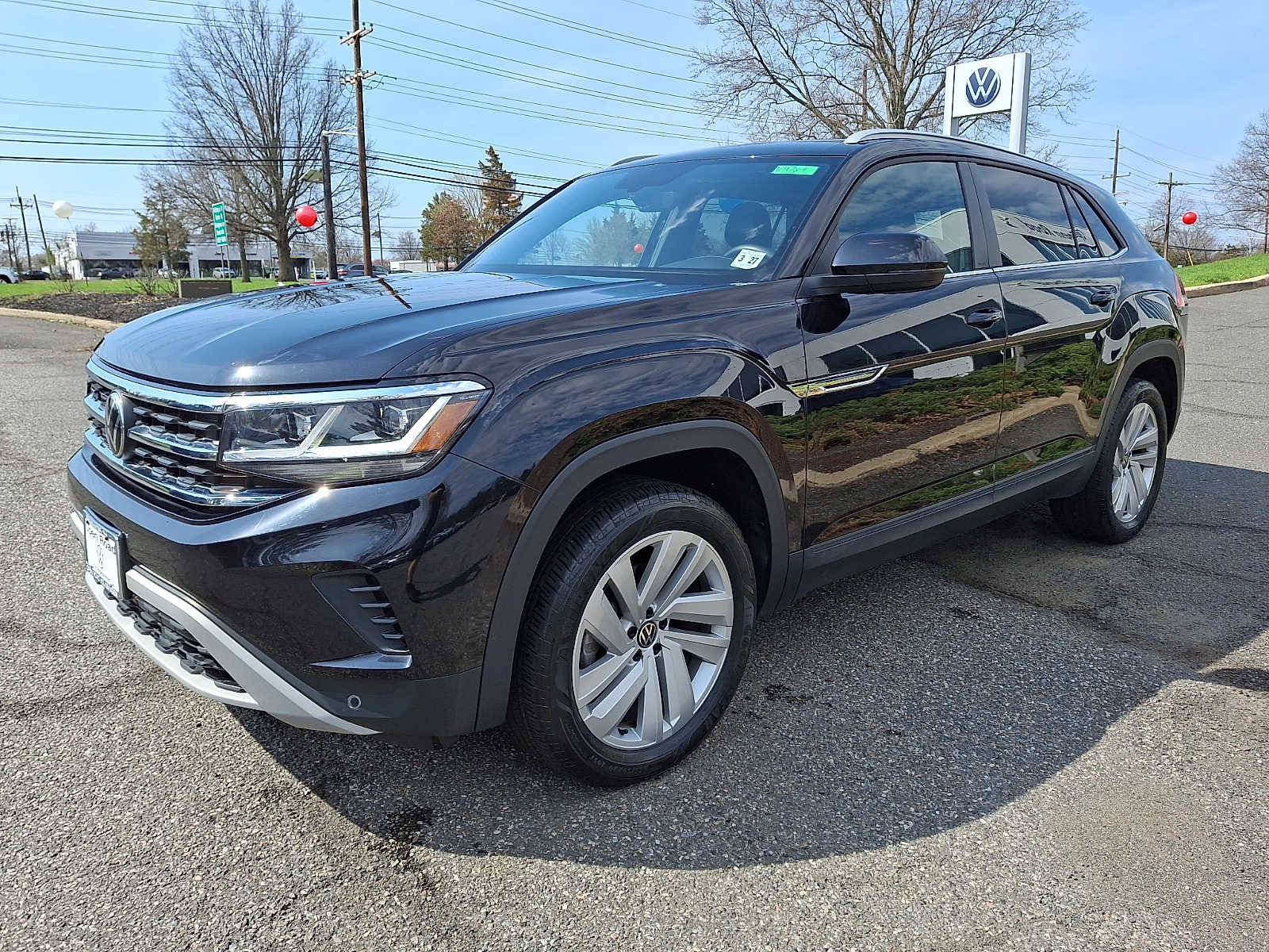 Used 2022 Volkswagen Atlas Cross Sport SE w/ Panoramic Sunroof Package image 3