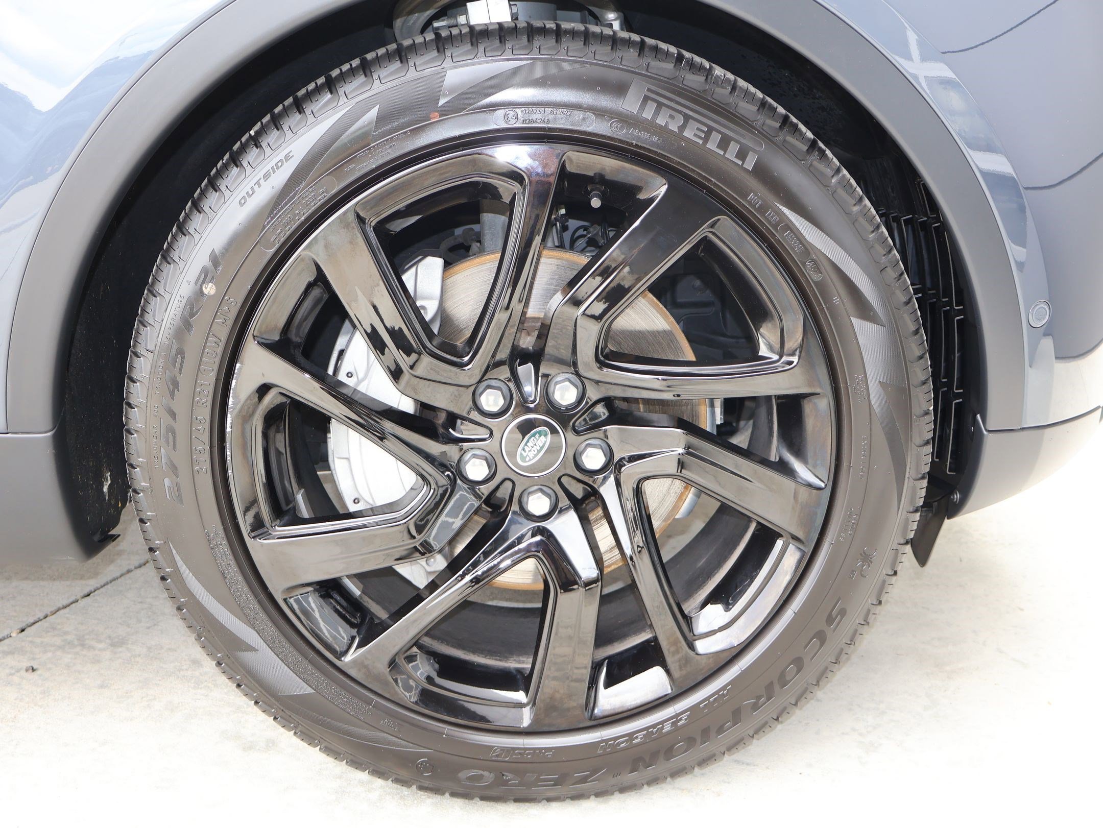 Certified 2025 Land Rover Discovery S AWD/4WD image 32