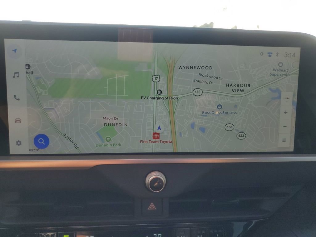 Used 2025 Toyota Crown Signia w/ Advanced Technology Package image 19