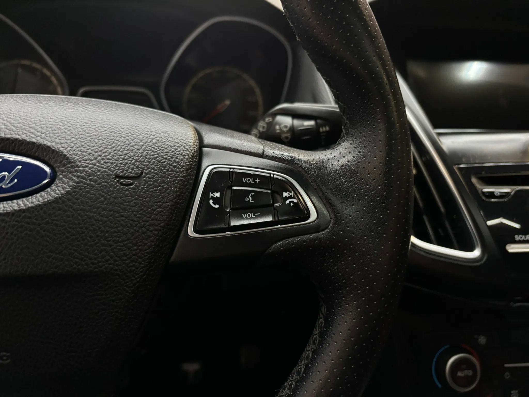 Used 2018 Ford Focus ST w/ Equipment Group 402A FWD image 18