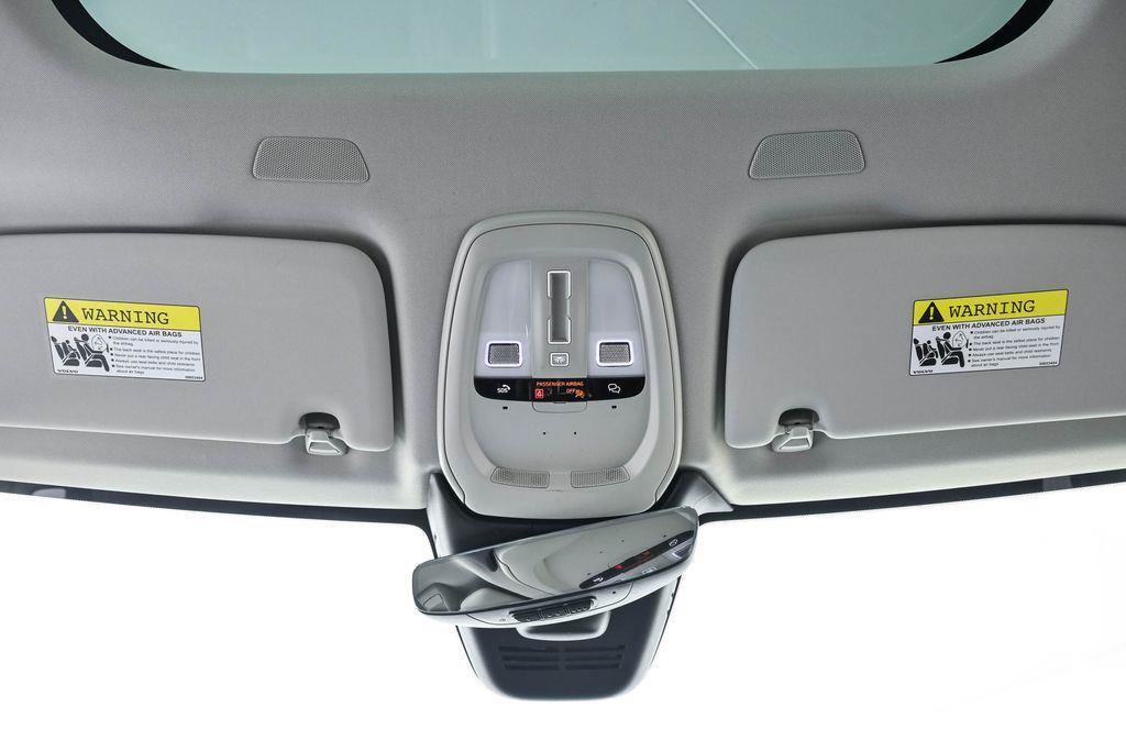 Certified 2023 Volvo XC60 B5 Ultimate w/ Climate Package FWD image 21