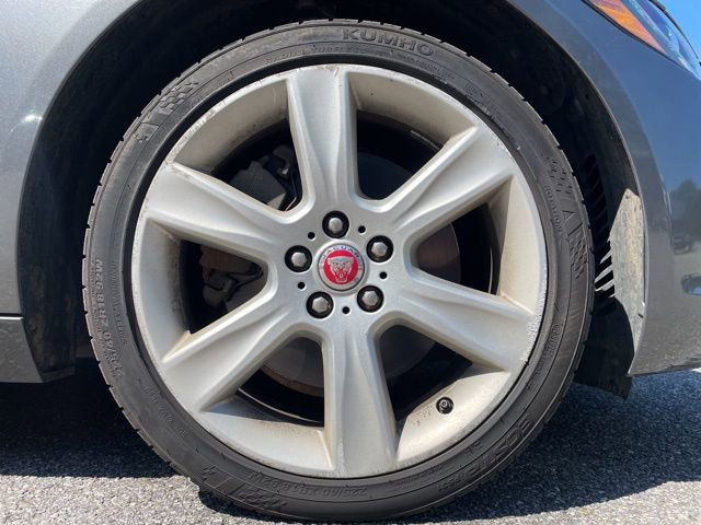 Used 2017 Jaguar XE Prestige image 3