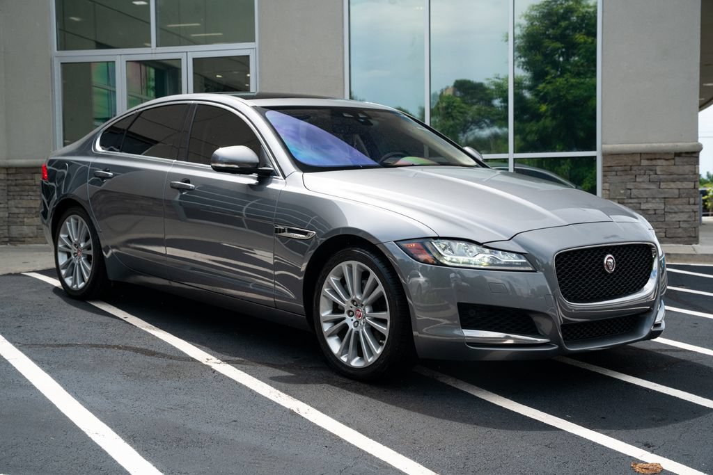 Used 2020 Jaguar XF Premium RWD image 7