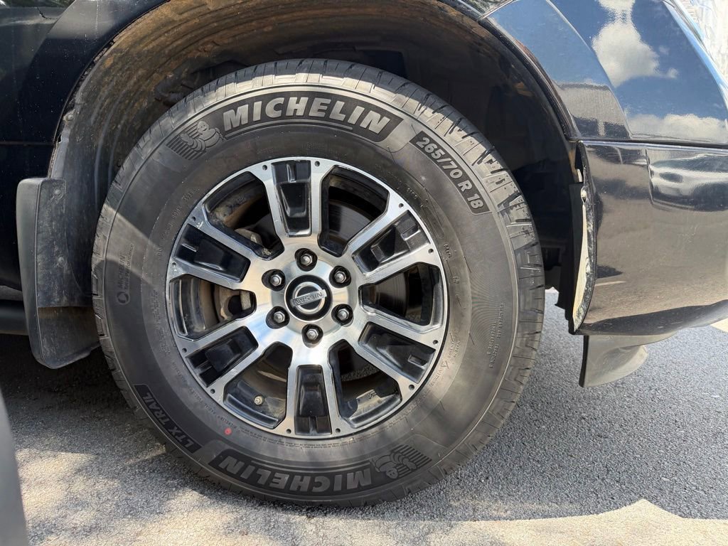 Used 2021 Nissan Titan SV w/ SV Convenience Package RWD image 9
