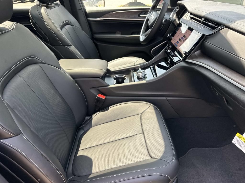 New 2026 Jeep Grand Cherokee Limited AWD/4WD image 11