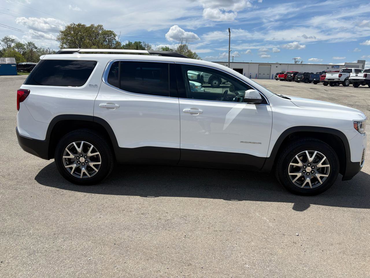 Used 2023 GMC Acadia SLT w/ Technology Package image 2