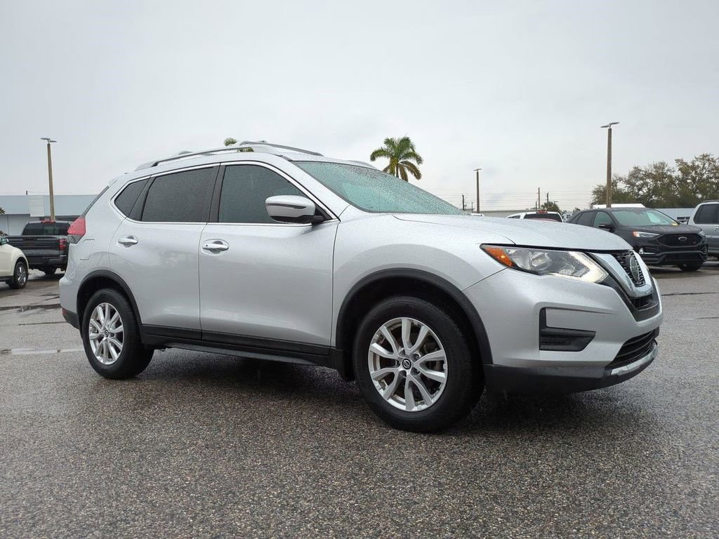 Used 2019 Nissan Rogue SV image 3