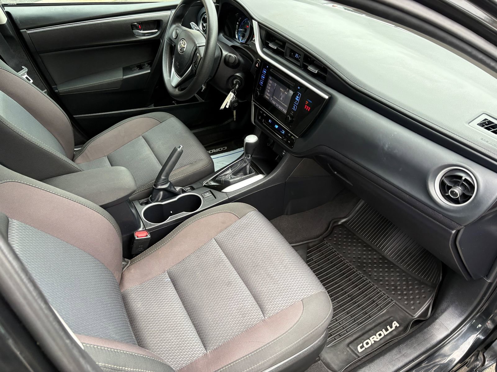 Used 2018 Toyota Corolla LE image 22